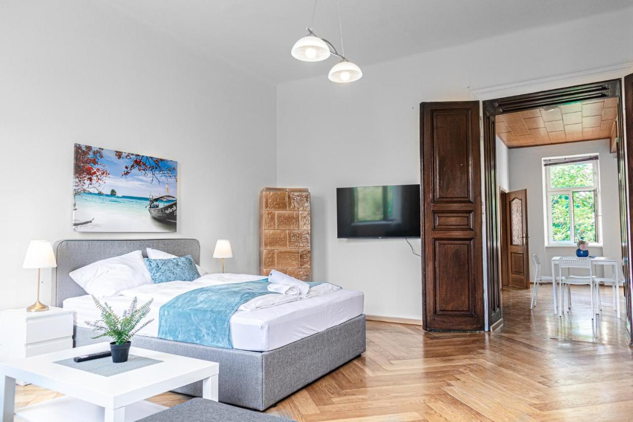 4 Great Apartment Akh - Ideal For Groups Of 19 Відень Екстер'єр фото