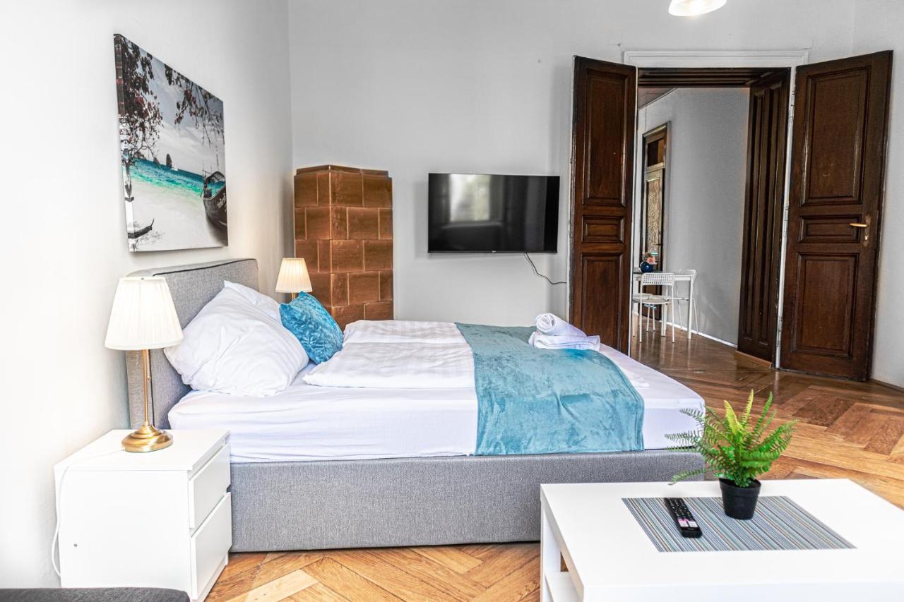 4 Great Apartment Akh - Ideal For Groups Of 19 Відень Екстер'єр фото