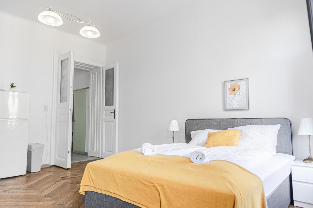 4 Great Apartment Akh - Ideal For Groups Of 19 Відень Екстер'єр фото